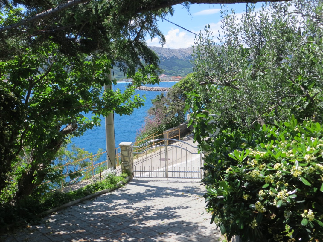 Mediteranska staza kroz okućnicu