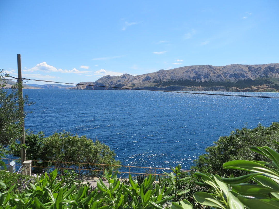 Široki pogled na more i Bašku